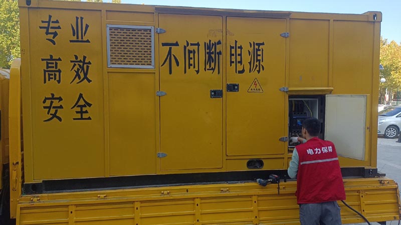 南召柴油发电机组和UPS电源配合使用时，如何避免切换过程中的电力中断？